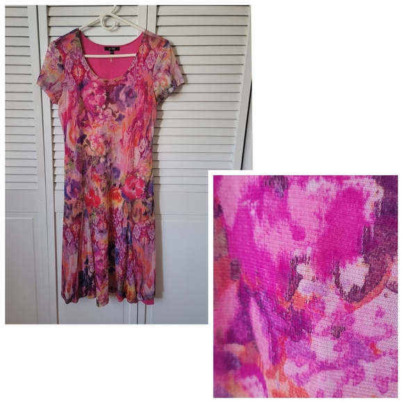 Yest Dresses & Skirts - YEST Floral Short Sleeve Dress, Size 8
